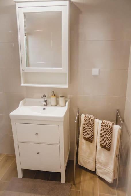 Lovely & Bright Renovated Apt. W/ Balcony In Lagos Eksteriør bilde